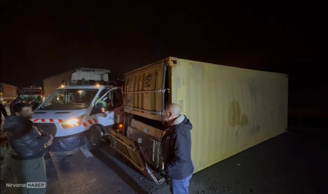 Kuzey Marmara Otoyolu'nda 2 tır çarpıştı: 2 yaralı