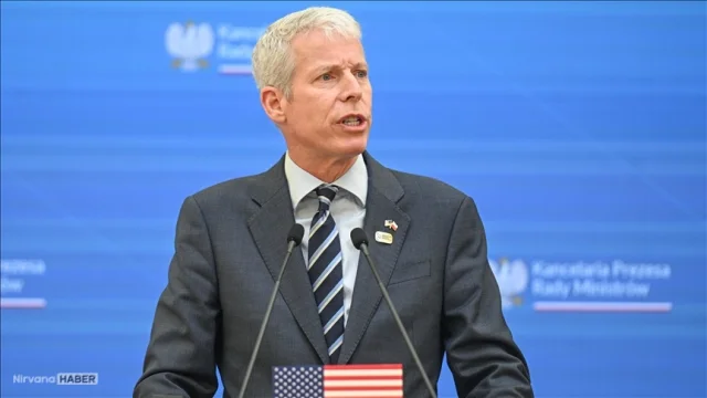Wright, Hürmüz Boğazı'nda gemi trafiği için yaz aylarını işaret etti