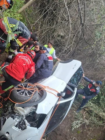 Çanakkale’de otomobil, uçurumdan dereye yuvarlandı: 1 yaralı