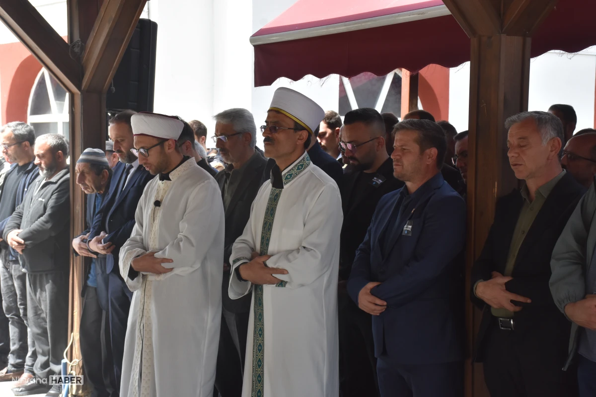 Okul saldırısında ölenler için birçok ilde gıyabi cenaze namazı kılındı!