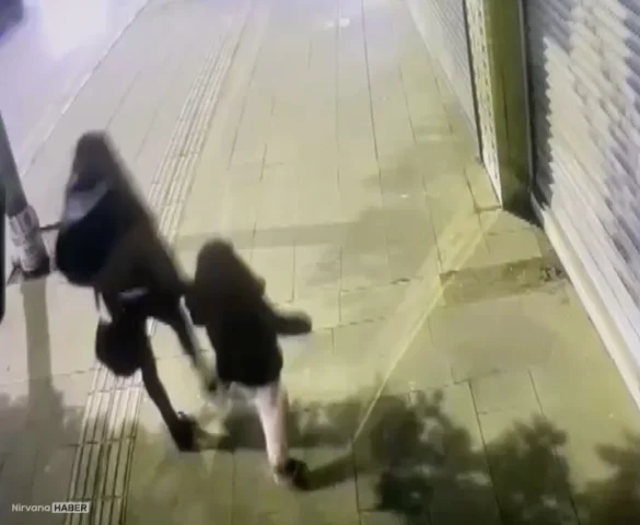 Hatay’da yıkım sırasında bina çöktü: Anne ve kızı son anda kurtuldu