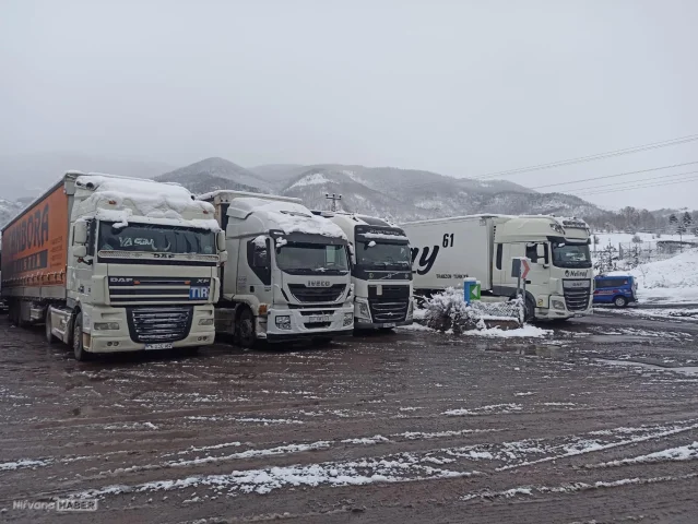 Kar yağışı nedeniyle Ilgar Geçidi ulaşıma kapandı