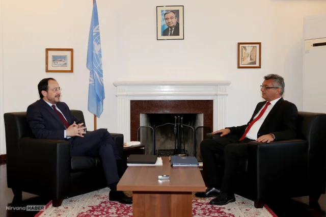 KKTC Cumhurbaşkanı Erhürman ve GKRY lideri Hristodulidis ara bölgede görüştü