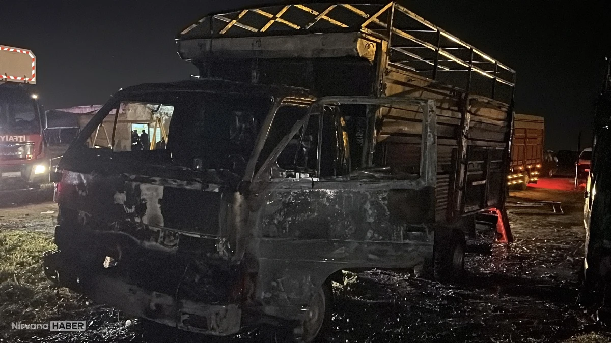 Kayseri'de kundaklama iddiası: 2 kamyon yandı