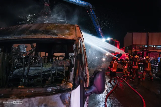 Ankara’da Hurdacılar Sitesinde yangın: Yaklaşık 100 hurda araç kül oldu