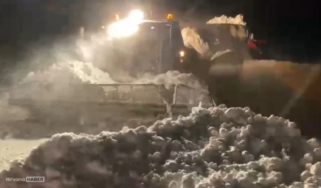 Kayseri Erciyes’te kar kalınlığı 3 metreye ulaştı