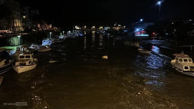 Çanakkale'nin Üzerinde Kara Bulutlar: Su Taşkınları