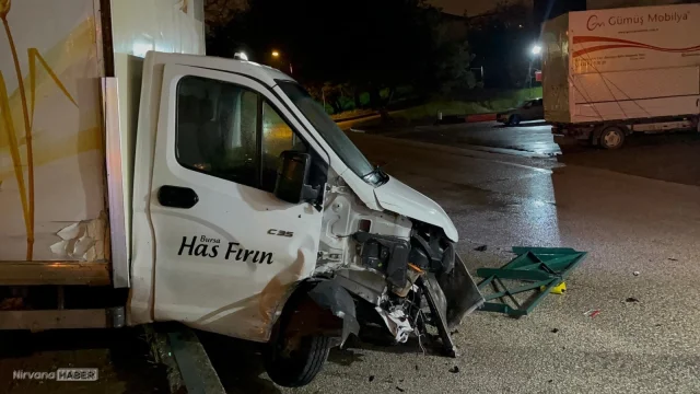 Bursa'da zincirleme kaza: 3 araç birbirine girdi
