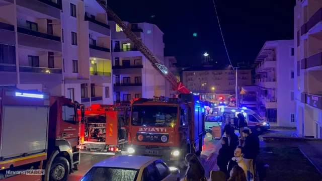 Bursa Nilüfer’de 5 katlı bina alevlere teslim oldu
