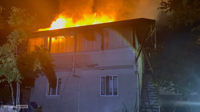 Kastamonu'da İki Katlı Müstakil Ev Yangında Kullanılamaz Hale Geldi