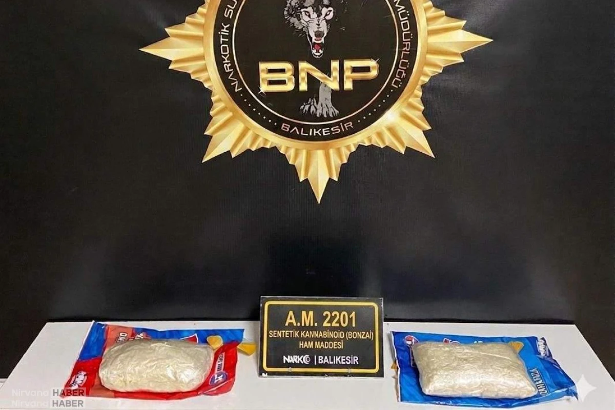 Balıkesir'de bir otomobilde cips paketlerinin içinde uyuşturucu ele geçirildi