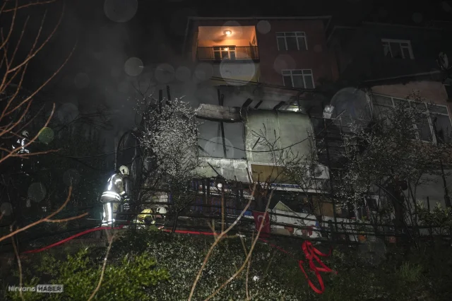 Sarıyer’de gecekondu yangını: Alevler iki evi sardı, 4 kişi yaralandı