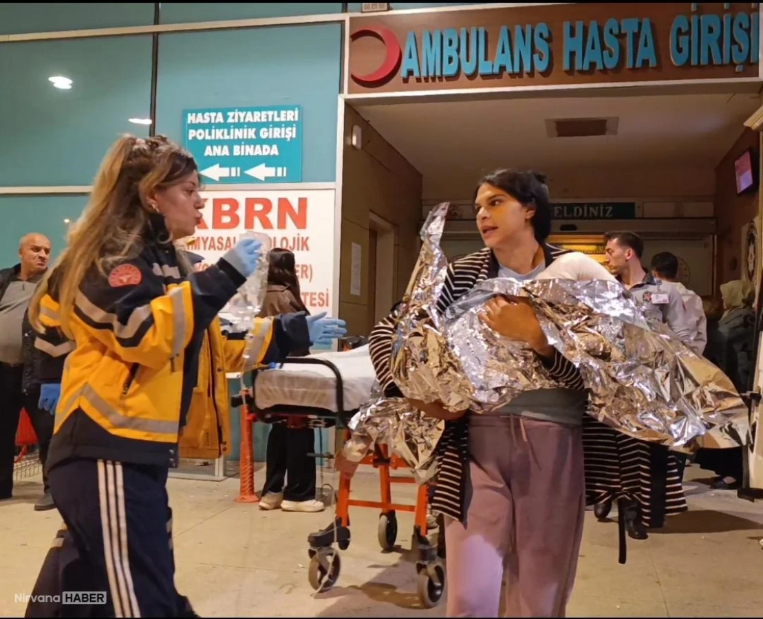 Kaynar su dolu kovaya düşen 2 yaşındaki çocuk ağır yaralandı