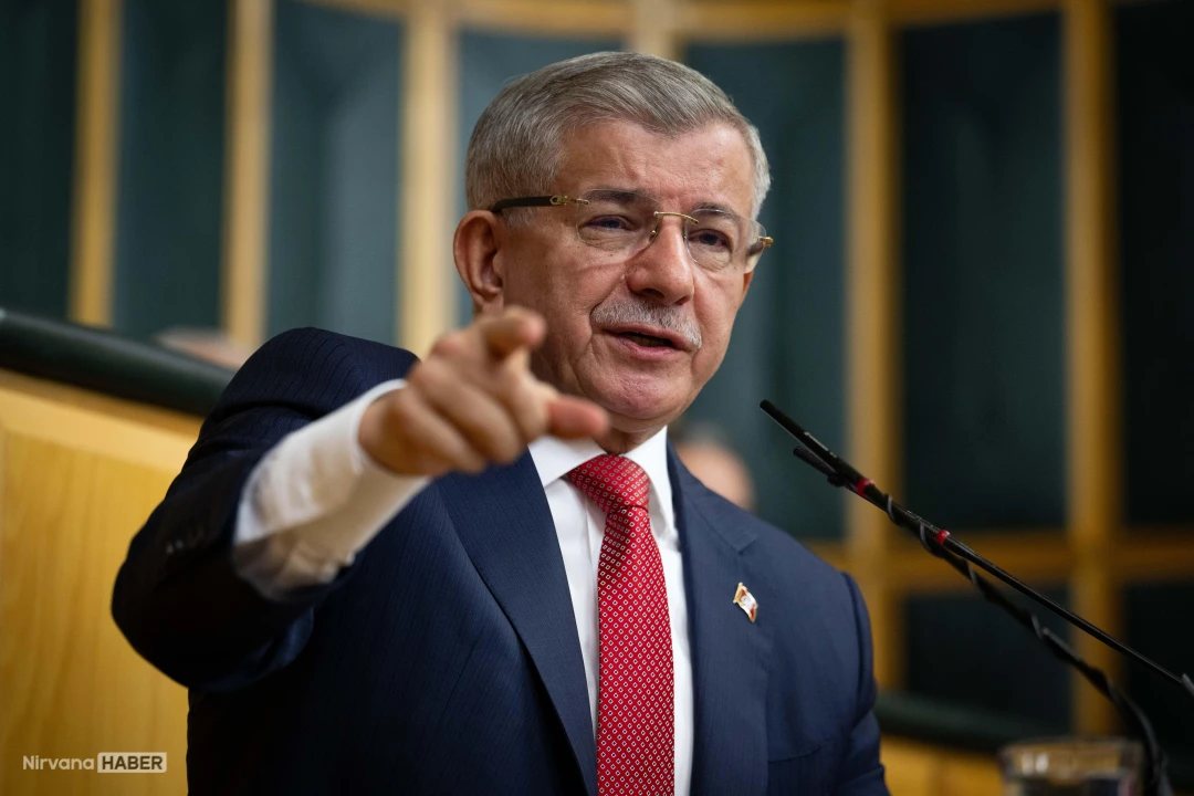 Davutoğlu: "Belediyelerin tamamı yolsuzluğa bulanmıştır"