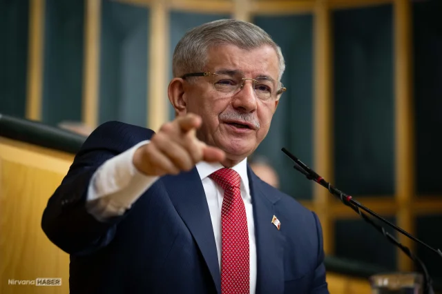 Davutoğlu: "Belediyelerin tamamı yolsuzluğa bulanmıştır"