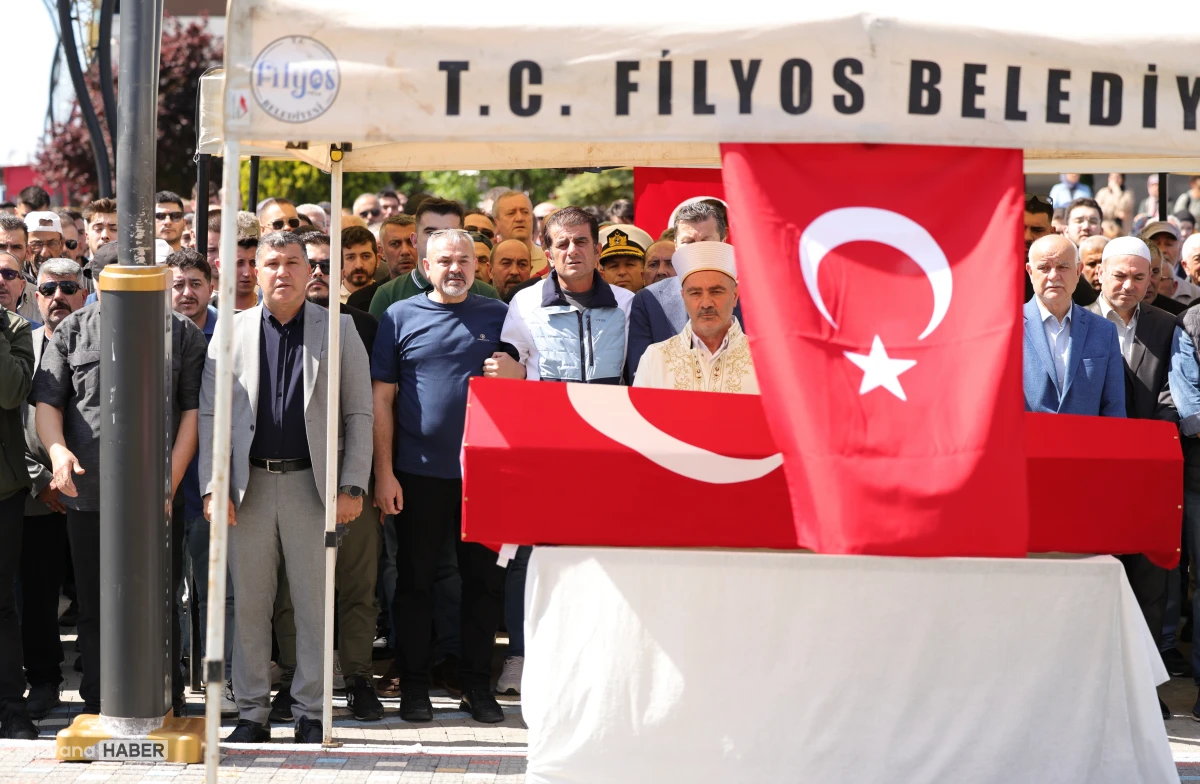 İzmir'de hayatını kaybeden asker Zonguldak'ta son yolculuğuna uğurlandı