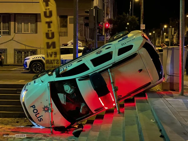 Kayseri’de otomobil ile çarpışan polis aracı devrildi