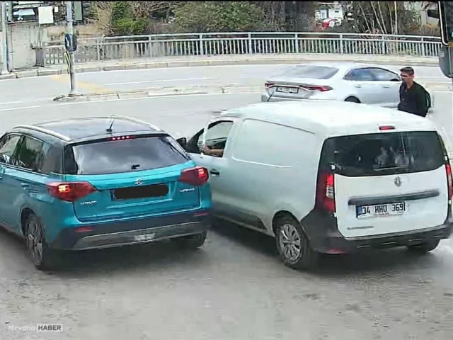 Trafikte maganda: Beyzbol sopasıyla saldırdı