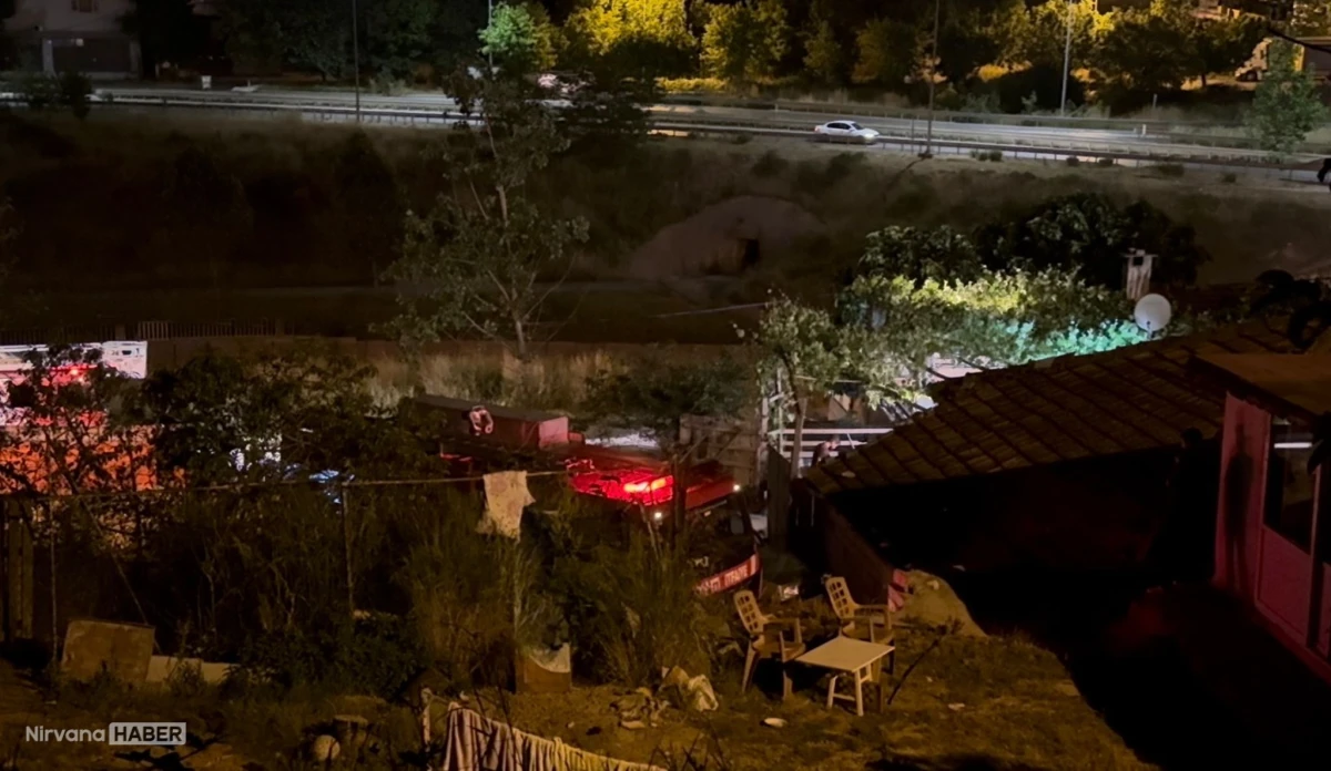 Sultanbeyli'de gece yarısı gecekondu yangını