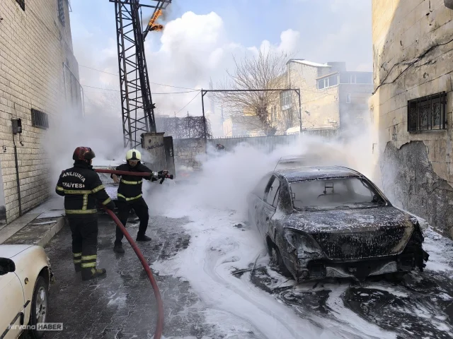 Şanlıurfa'da trafoda yangın çıktı: 4 araç hasar gördü