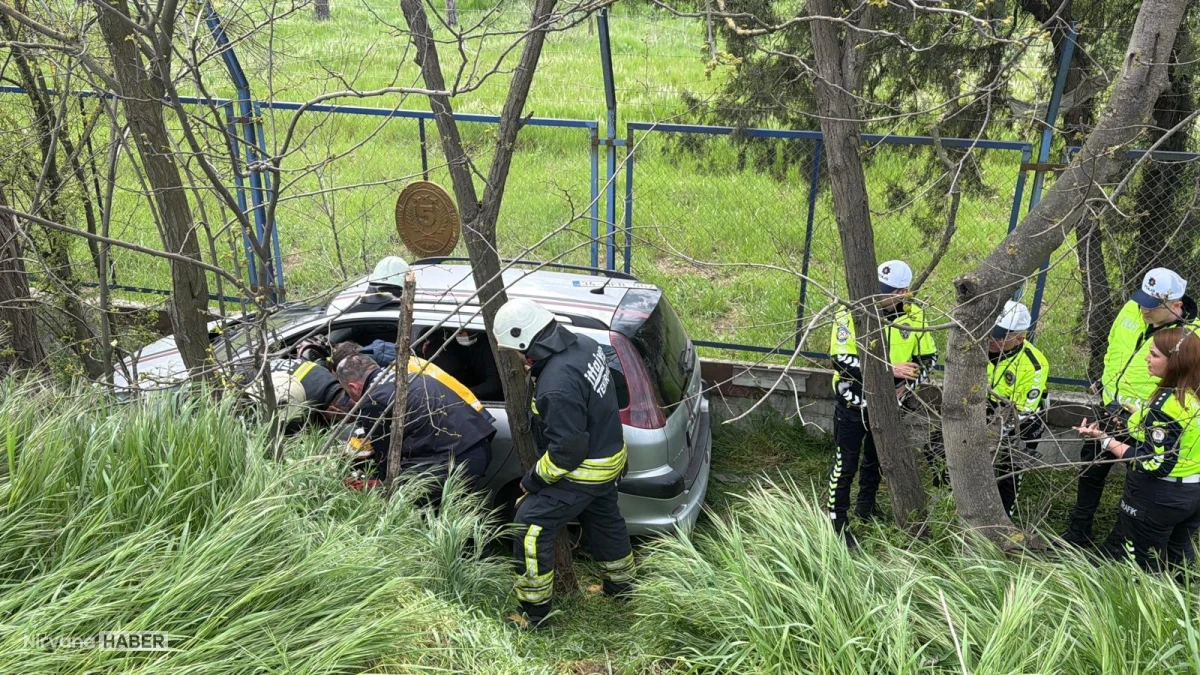 Tekirdağ'da duvara çarpan otomobilin sürücüsü hayatını kaybetti