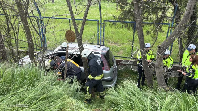Tekirdağ'da duvara çarpan otomobilin sürücüsü hayatını kaybetti