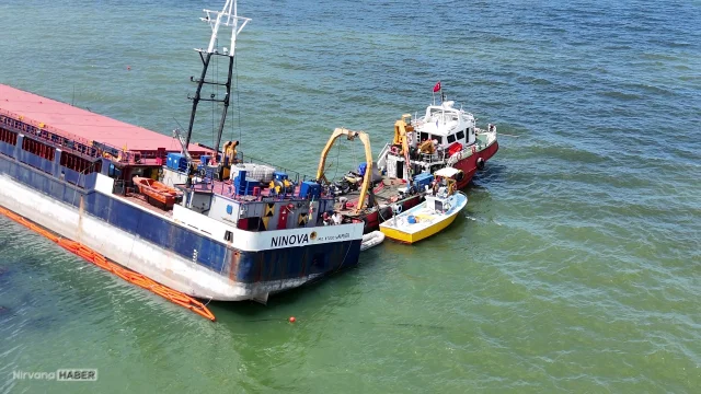 Sakarya'da karaya oturan gemiyi kurtarma çalışmaları başladı