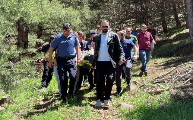 Doğa yürüyüşüne çıktığı ormanda kalp krizi geçirdi