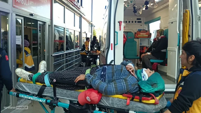 Adana Kozan’da feci kaza: İşçi taşıyan minibüs devrildi