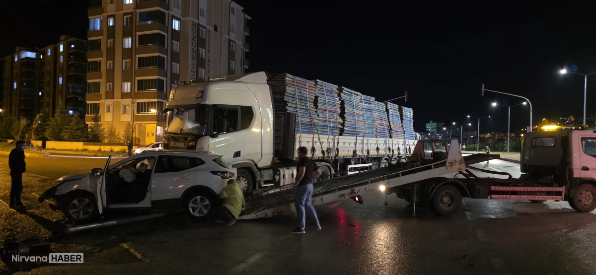 Bayburt’ta kırmızı ışık ihlali kazaya yol açtı: 1 yaralı