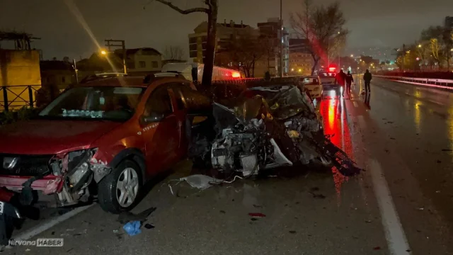 Bursa'da zincirleme kaza: 3 araç birbirine girdi