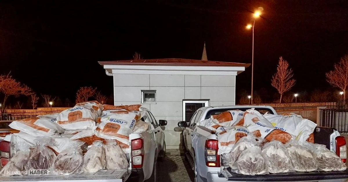 Kırşehir'de yolcu otobüsünün bagajında 1 ton 200 kg kaçak kaz eti ele geçirildi