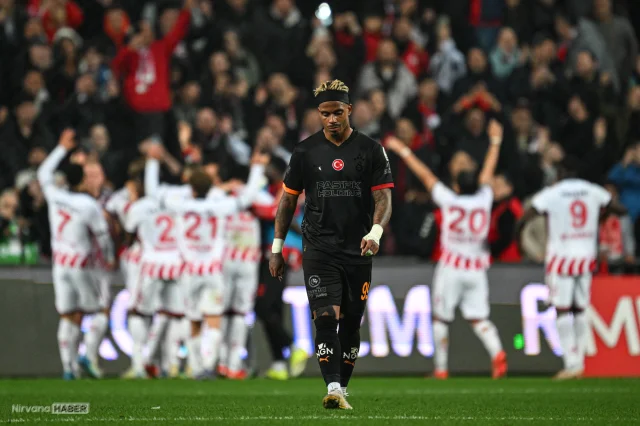 Samsunspor Galatasaray'ı 4 golle mağlup etti