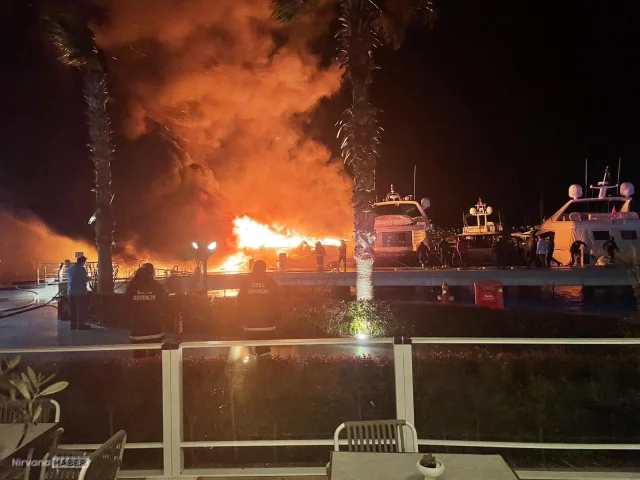 Bodrum’da marina yangını: 5 motoryat alev alev yandı