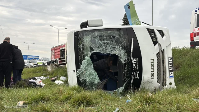 Samsun'da öğrencilerin bulunduğu midibüs kaza yaptı