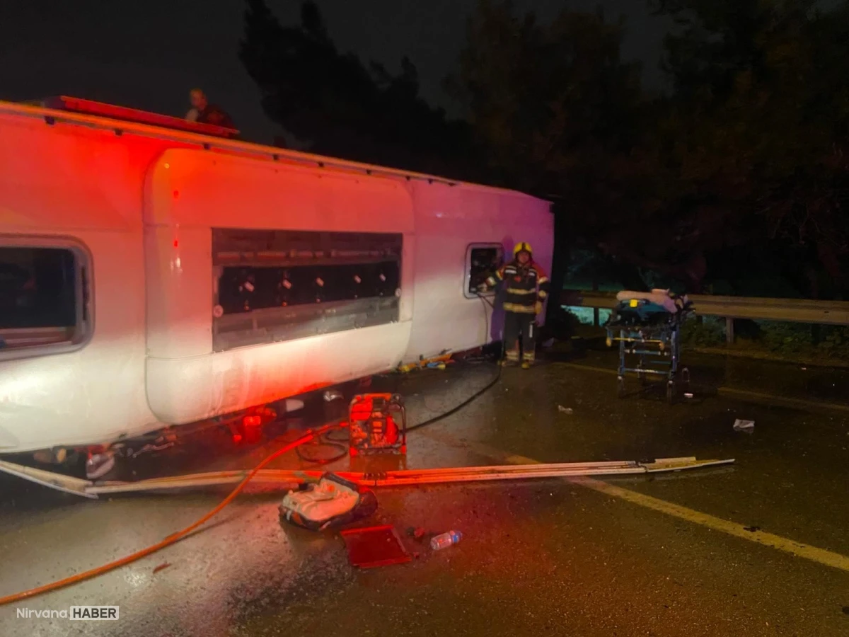 Balıkesir Bandırma'da yolcu otobüsü devrildi: 3 ölü ve 22 yaralı