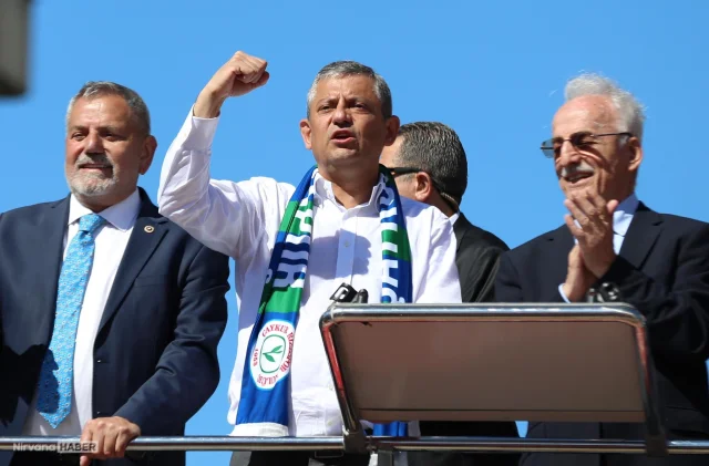 Özgür Özel Rize’den yüklendi: “40 liranın altındaki çay fiyatı zulümdür”