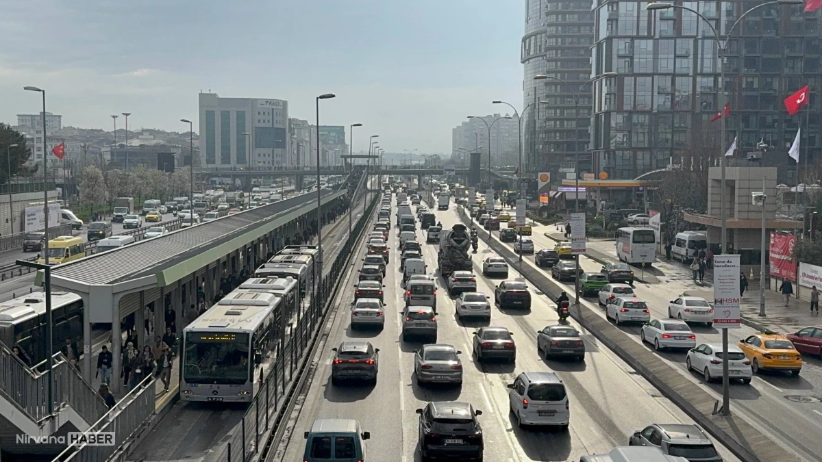 İstanbul'da trafik yoğunluğu yüzde 80'e ulaştı
