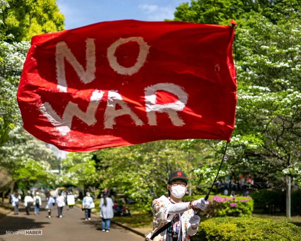 “Savaşa hayır”: Japon gençliği hükümete meydan okuyor