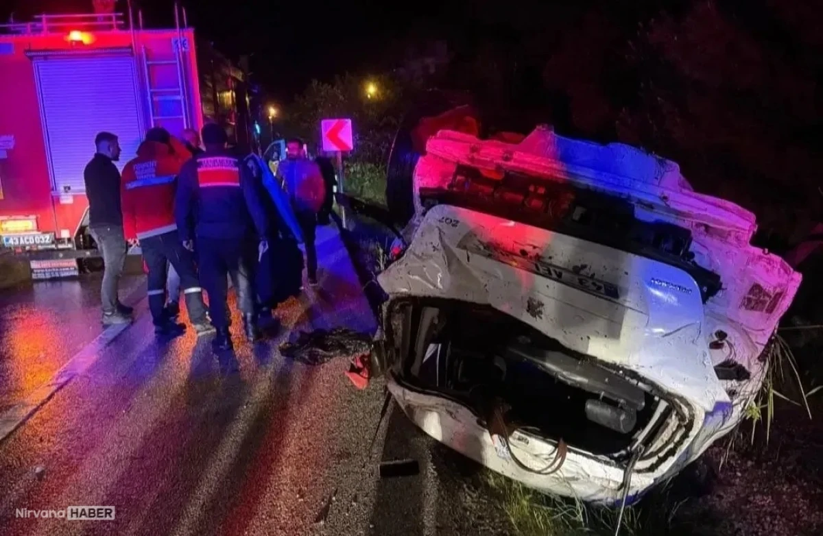 Kütahya'da korkutan kaza: Takla atan otomobilden 4 kişi yaralı kurtuldu