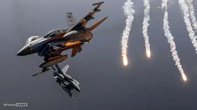 EFES-2026 Tatbikatı'nda F-16 savaş uçaklarından gövde gösterisi!