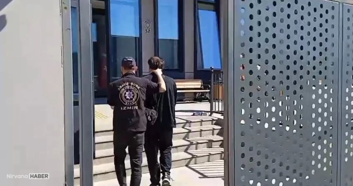 İzmir'de haklarında uzun süreli hapis cezası bulunan iki firari hükümlü yakalandı