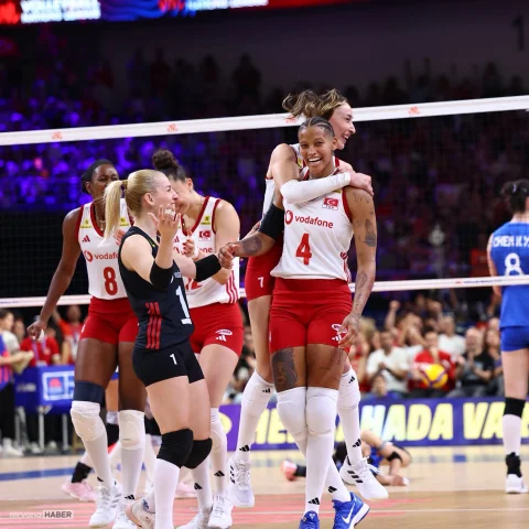 Ankara’da voleybol şöleni: Filenin Sultanları Çin’i devirdi, 4’te 4 yaptı