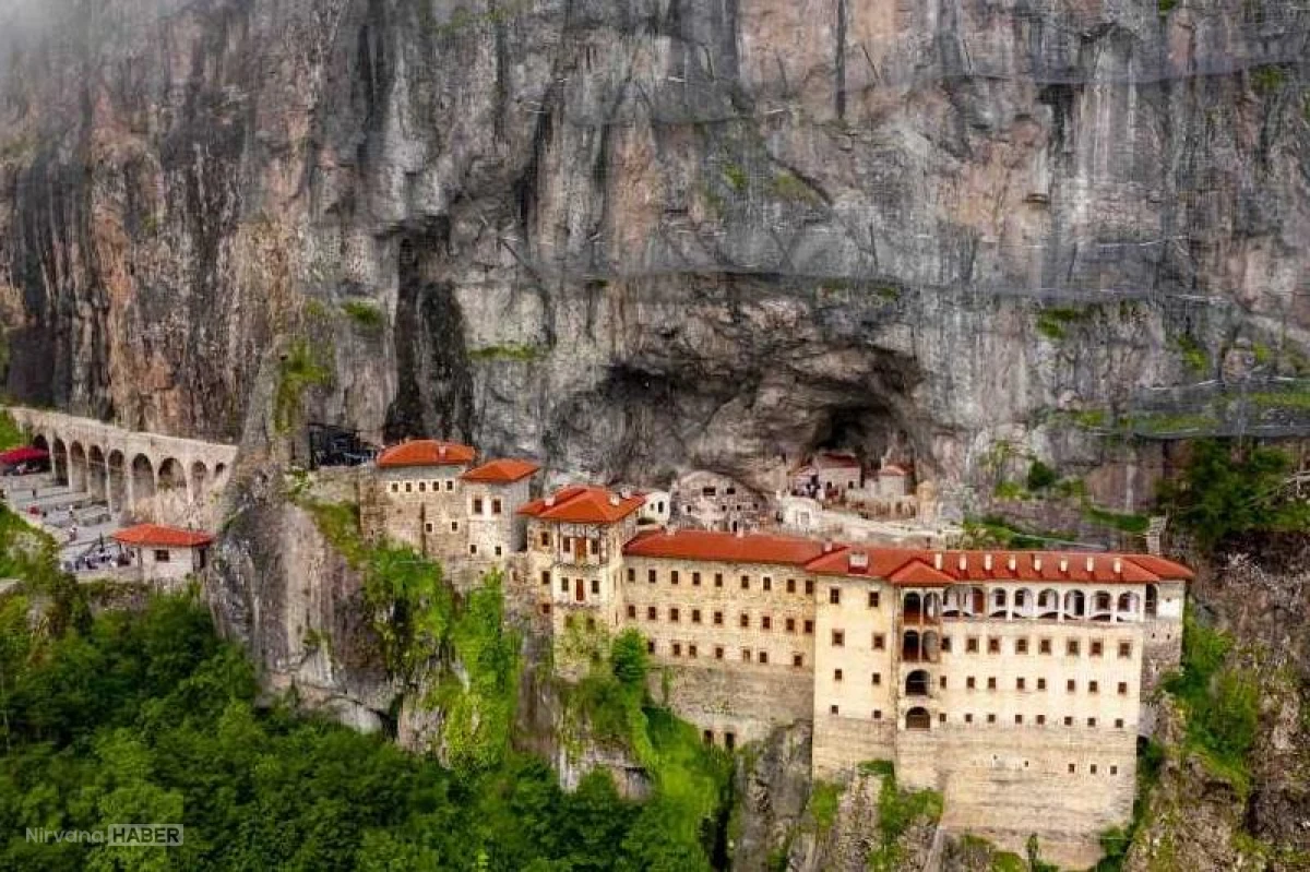 Sümela Manastırı yeniden ziyarete açıldı