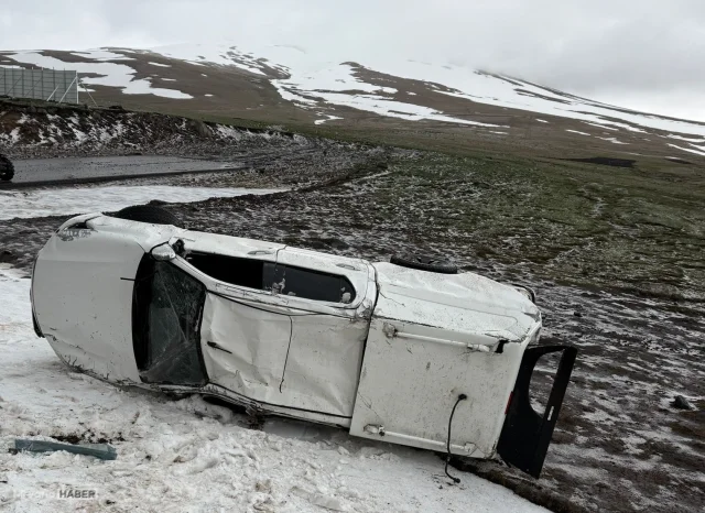 Ardahan'da askeri araç devrildi: Kazada yaralanan iki astsubay hastaneye kaldırıldı