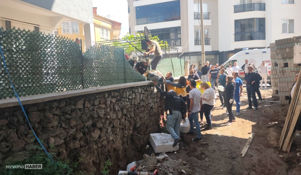 Aksaray'da korkunç kaza! Çatıdan düşen işçinin sırtına demir saplandı
