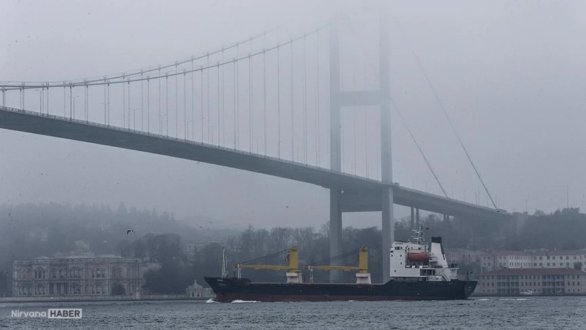 İstanbul Boğazı’nda gemi trafiği askıya alındı