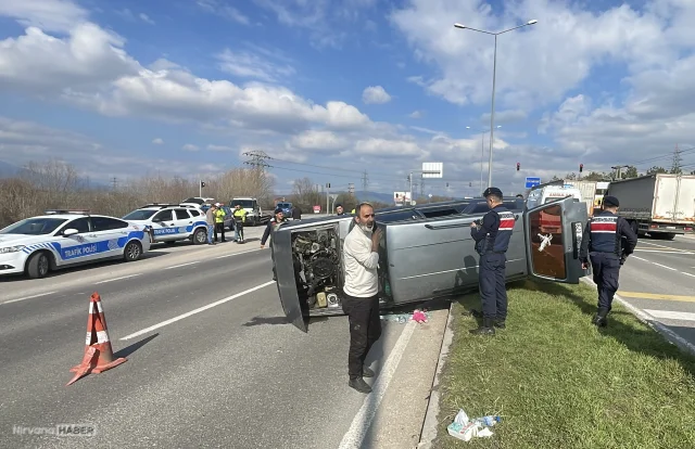 Bolu’da feci kaza: Kamyonla çarpışan otomobilde 6’sı çocuk 9 yaralı