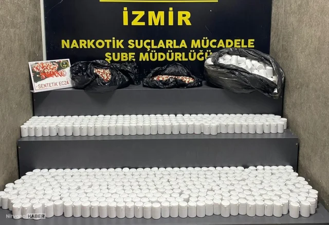 İzmir’de dev operasyon: Araçta 84 bin uyuşturucu hap ele geçirildi