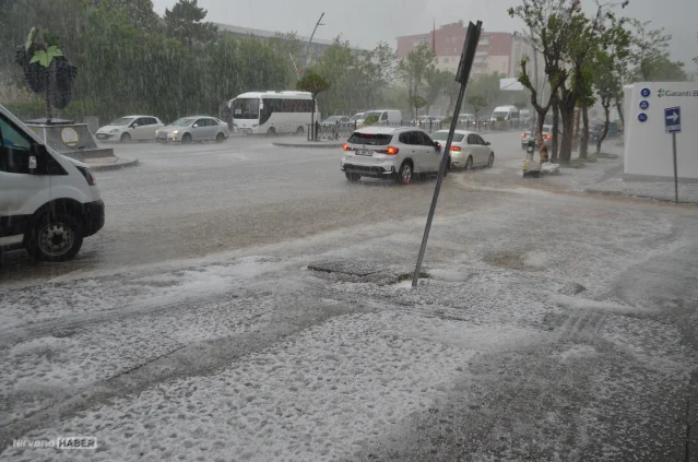 Muş'ta Sağanak ve Dolu Hayatı Olumsuz Etkiledi
